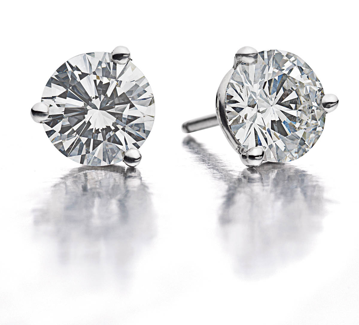 Nov-Jewelry_diamond_studs-2